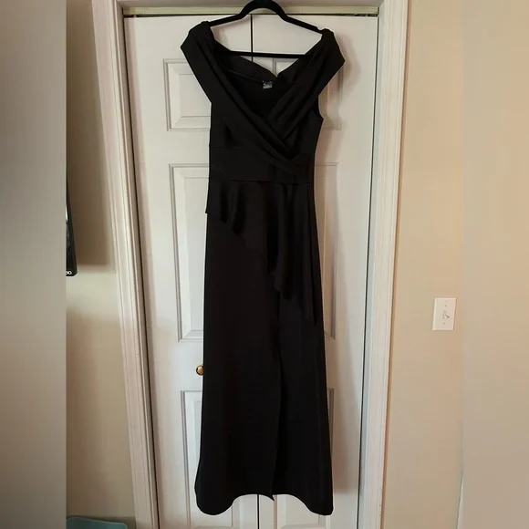 green emerald velvet dress Venus Cut Empire Gown with slit – True Me Boutique main image 1